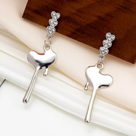 Baroque Vintage Jewelry - Silver Melting Hearts Hanging Earrings